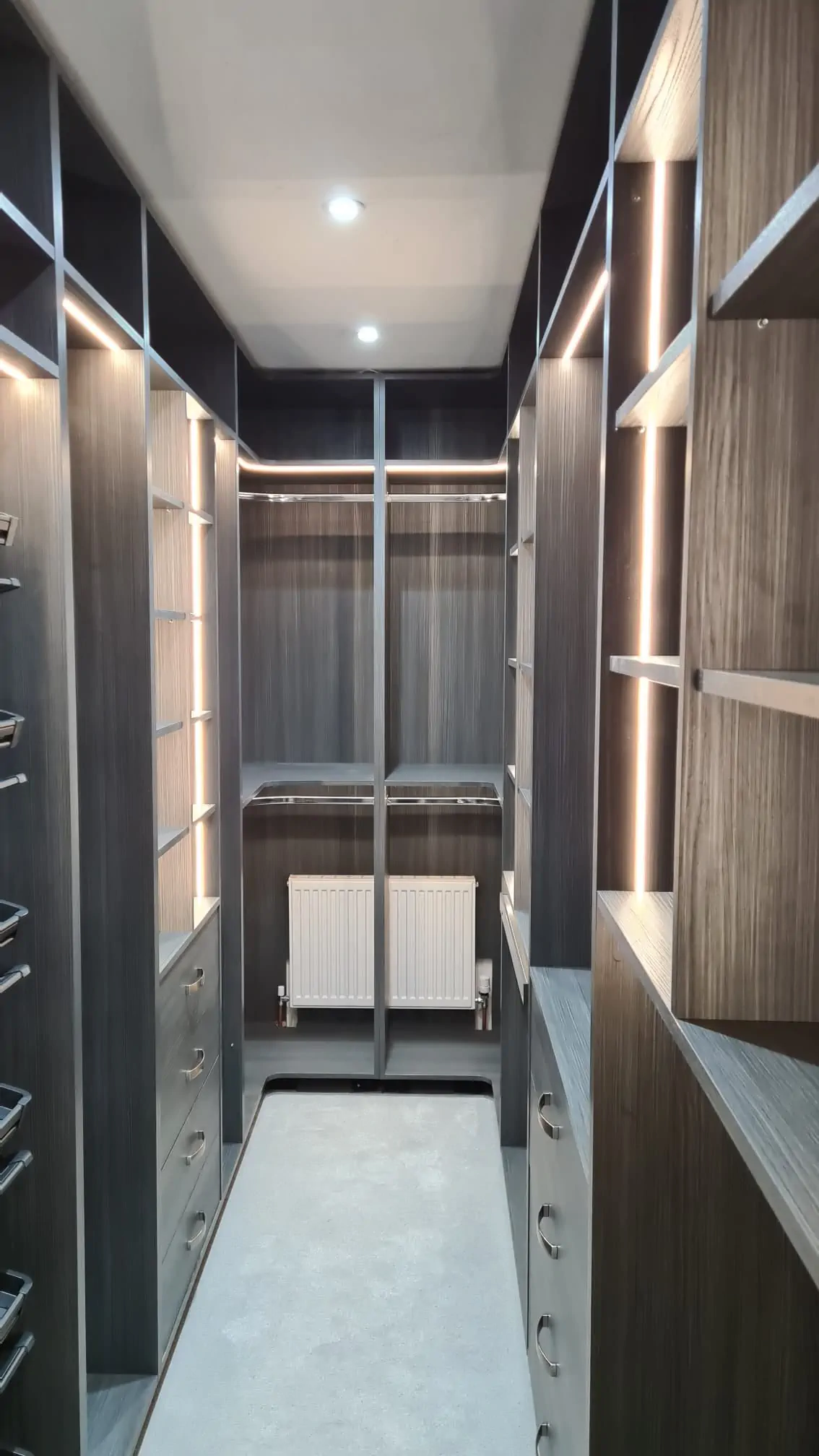 Walk-in Wardrobes project photo 1