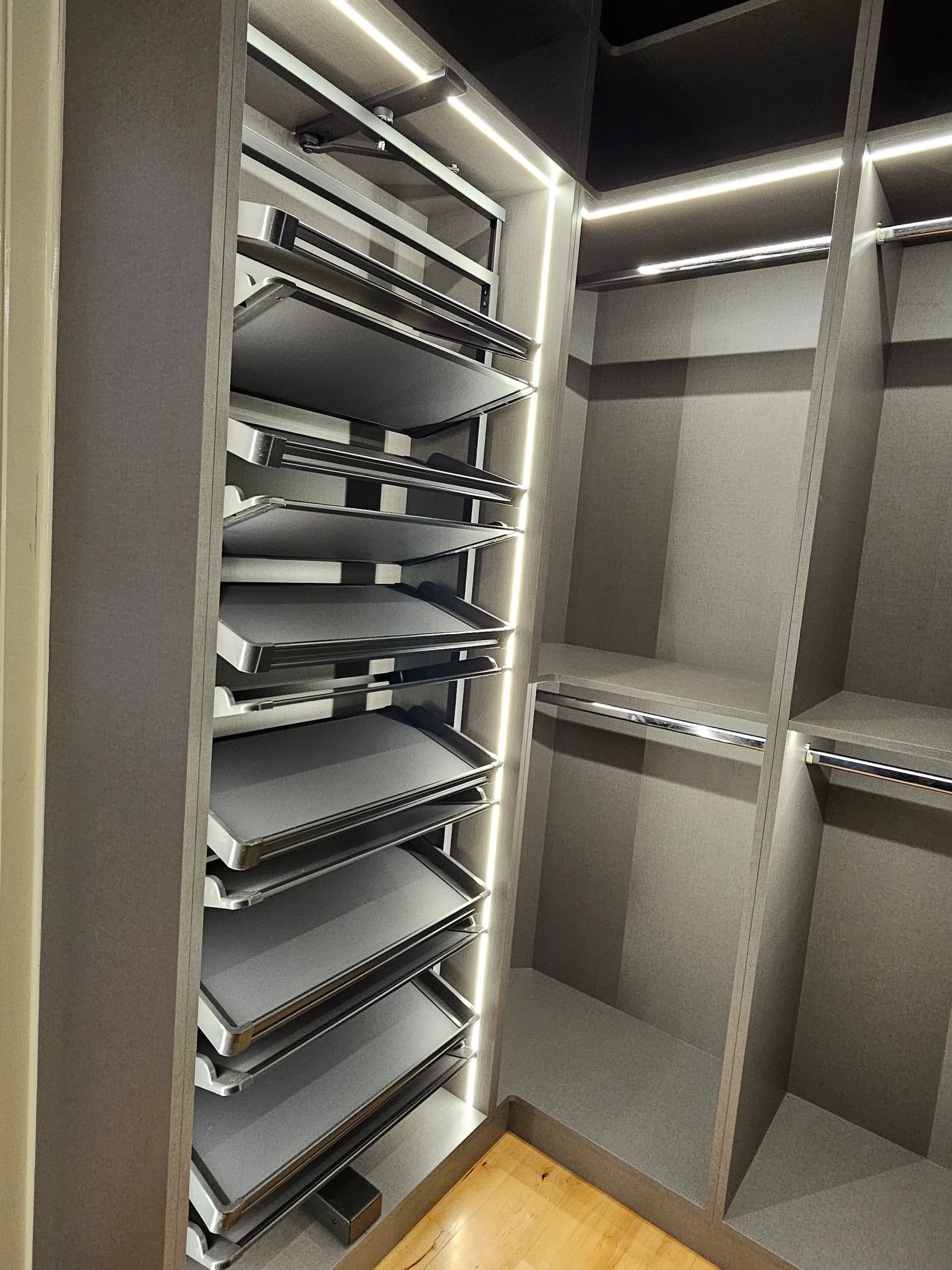 Walk-in Wardrobes project photo 10