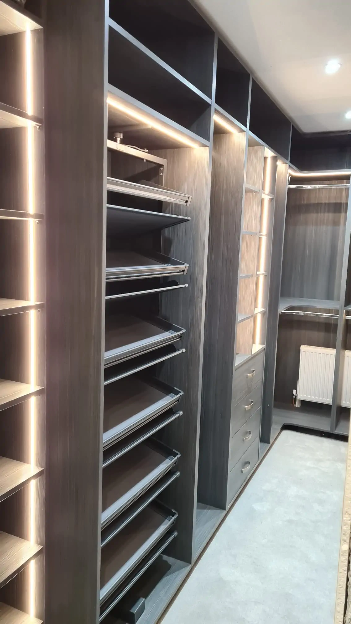 Walk-in Wardrobes project photo 2