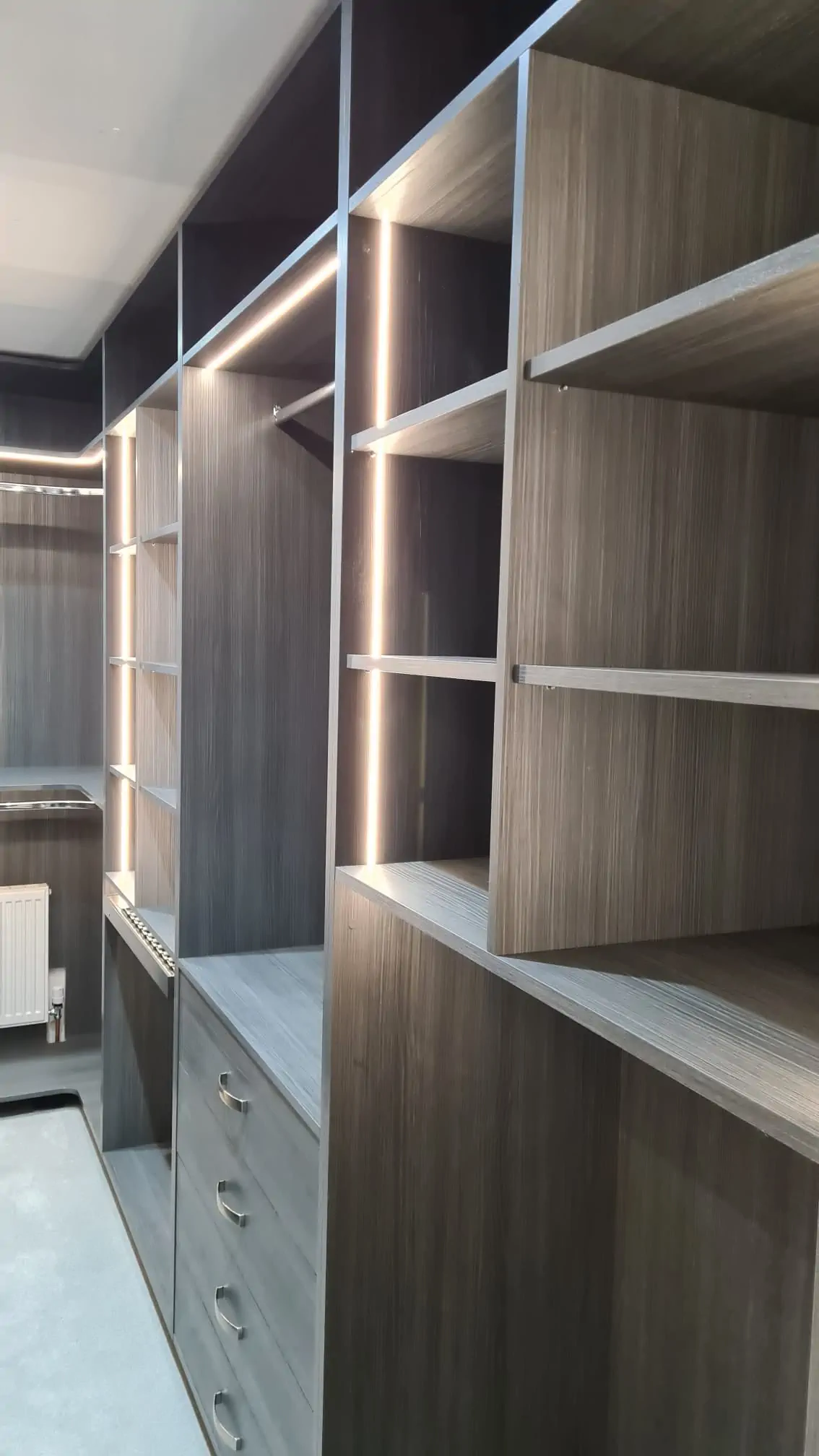 Walk-in Wardrobes project photo 3