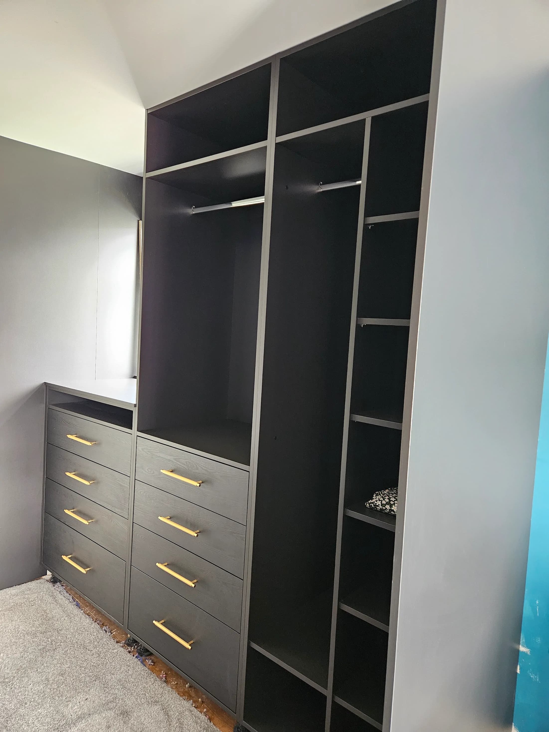 Walk-in Wardrobes project photo 4