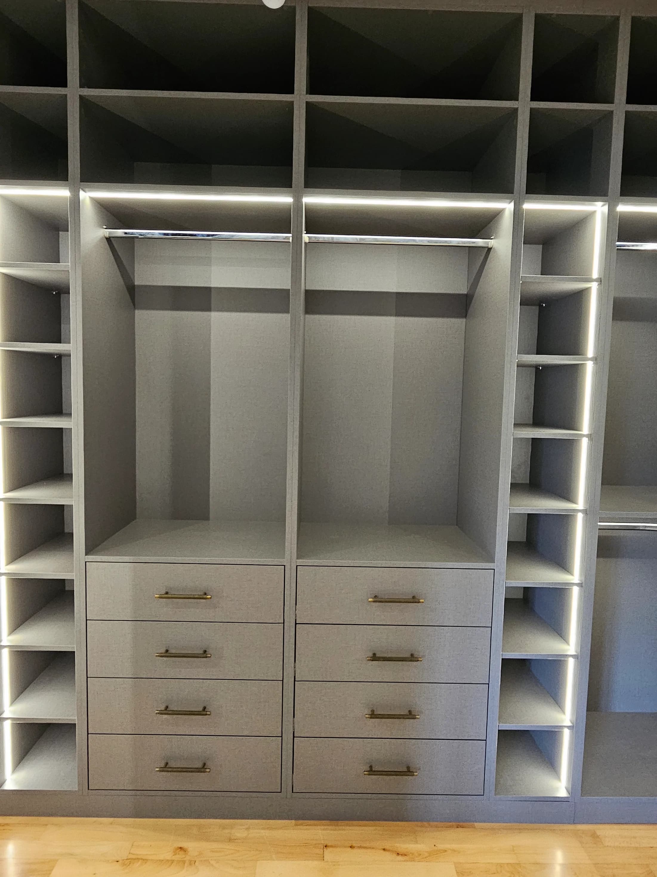 Walk-in Wardrobes project photo 8